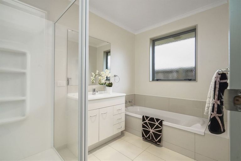 Photo of property in 20 Max Landing, Grandview Heights, Hamilton, 3200