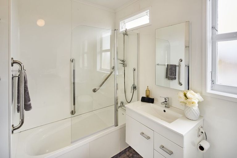 Photo of property in 229 Karori Road, Karori, Wellington, 6012