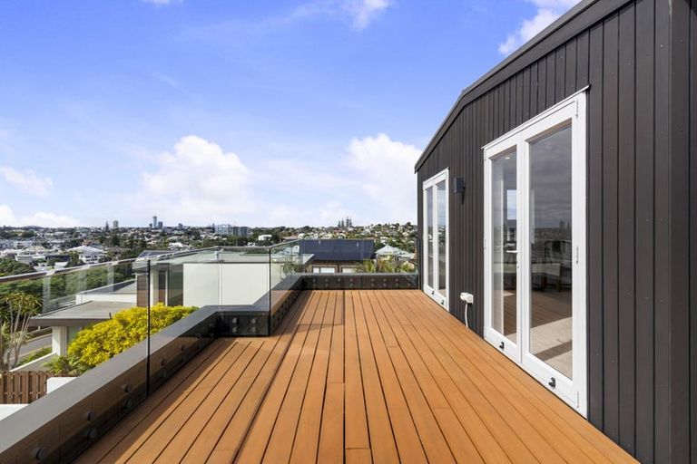 Photo of property in 24 Beach Road, Castor Bay, Auckland, 0620