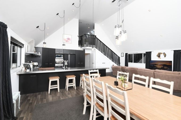 Photo of property in 4 Mangauika Road, Pirongia, Te Awamutu, 3876