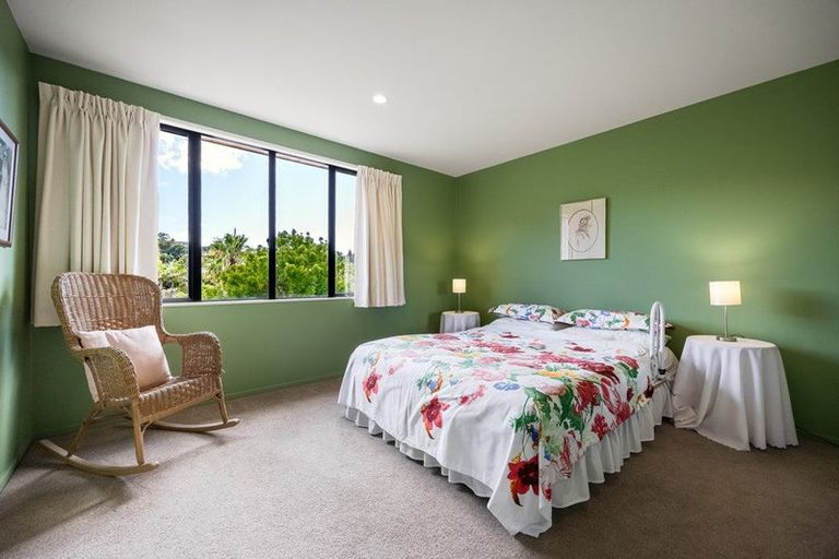 Photo of property in 30 Woodridge Avenue, Northcross, Auckland, 0630