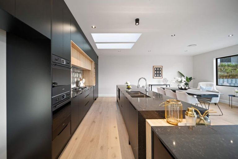 Photo of property in 128 Skulander Crescent, Orewa, 0931