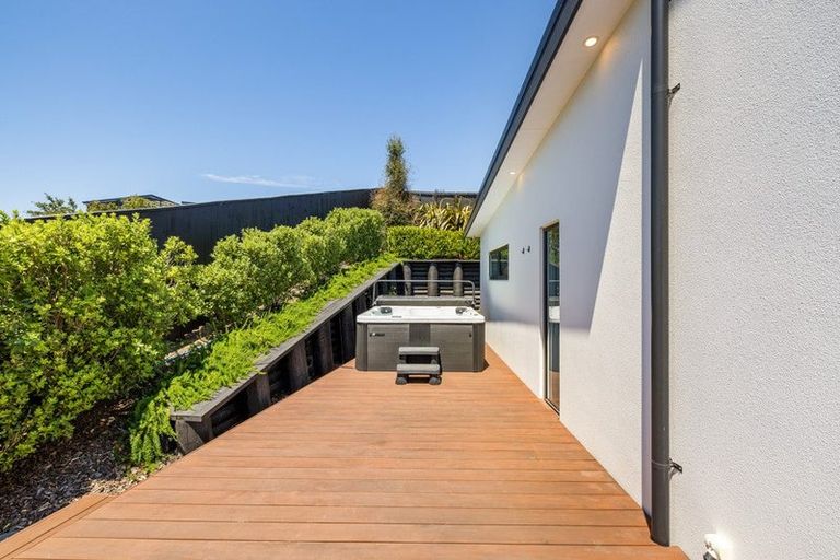 Photo of property in 8 Caldberg Close, Westmorland, Christchurch, 8025