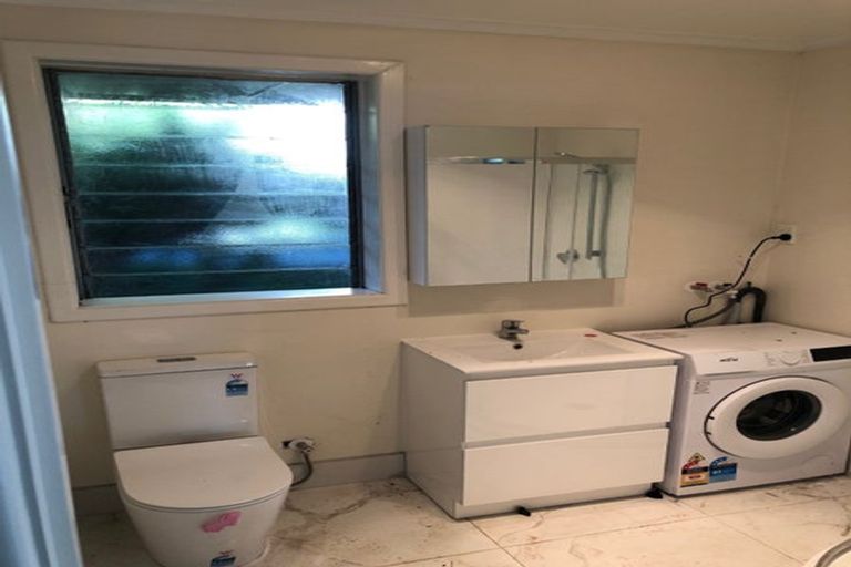 Photo of property in 75 Awaroa Road, Sunnyvale, Auckland, 0612