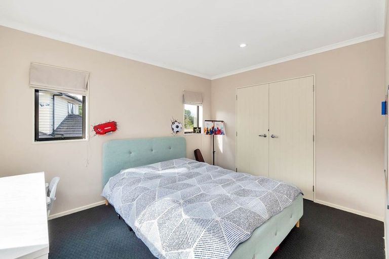 Photo of property in 43 South Kensington Way, Henderson, Auckland, 0612