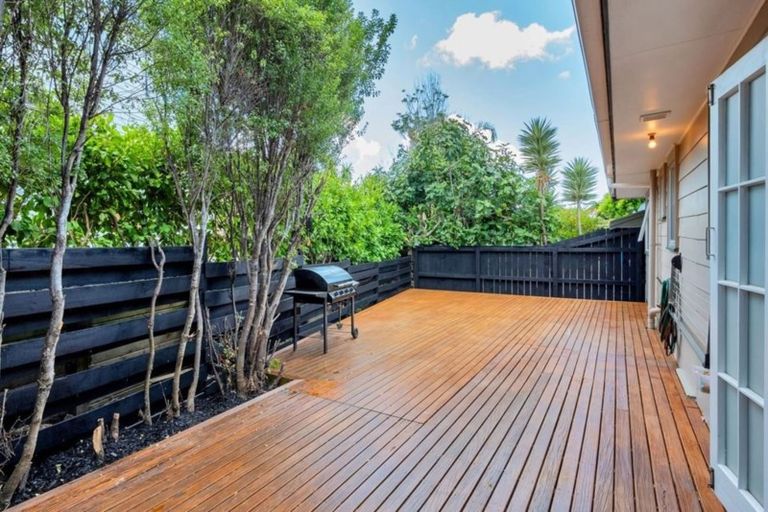 Photo of property in 2/8 Cranston Street, Torbay, Auckland, 0632