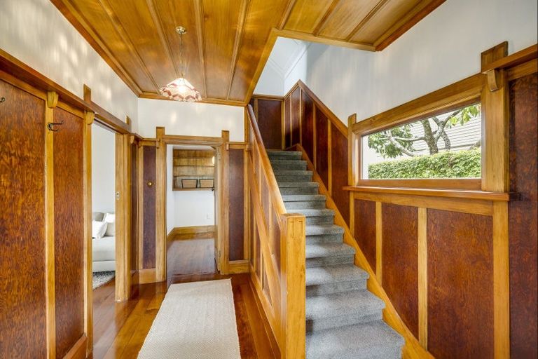 Photo of property in 1 Lambton Road, Hospital Hill, Napier, 4110