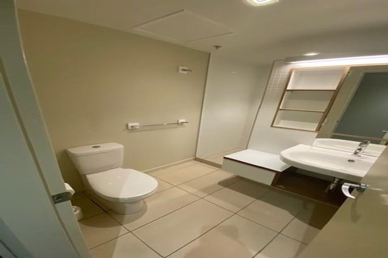 Photo of property in Piermont Apartments, 1a/82 Cable Street, Te Aro, Wellington, 6011