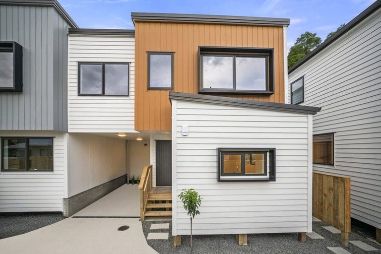 Photo of property in 21c Hillcrest Avenue, Hillcrest, Auckland, 0627