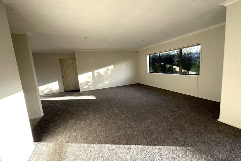 Photo of property in 19 Ballymore Drive, Pinehill, Auckland, 0632