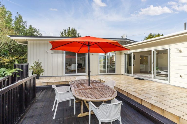 Photo of property in 100 Larsen Crescent, Tawa, Wellington, 5028