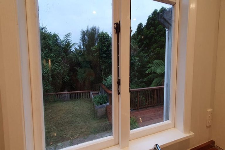 Photo of property in 70 Chamberlain Road, Karori, Wellington, 6012