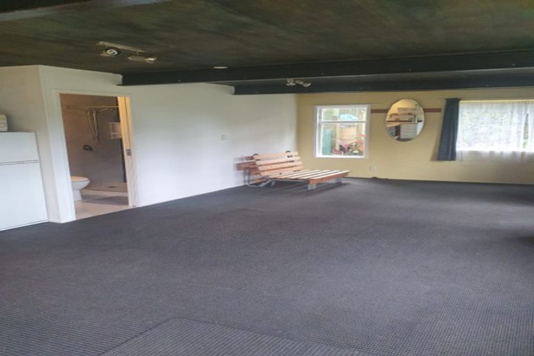 Photo of property in 279 Motutara Road, Muriwai, Waimauku, 0881