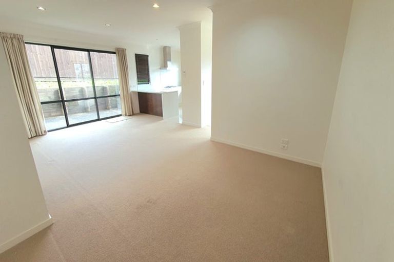 Photo of property in 35 Trotting Terrace, Fairview Heights, Auckland, 0632