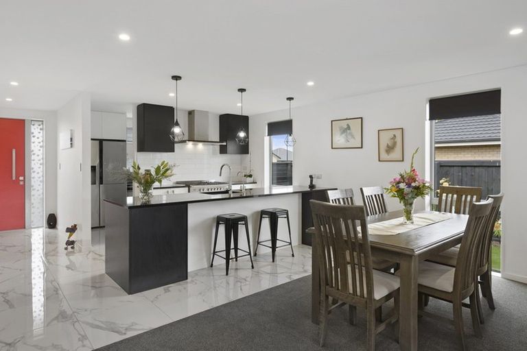 Photo of property in 5a Shillingford Boulevard, Rolleston, 7615