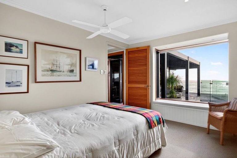 Photo of property in 24 Garden Road, Piha, 0772