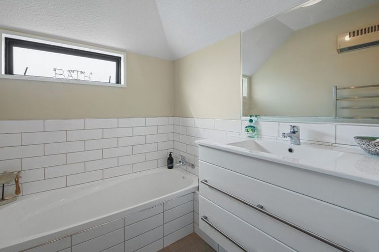 Photo of property in 2/4 Gatonby Place, Avonhead, Christchurch, 8042