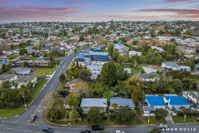 Photo of property in 4 Sunnyside Road, Sunnyvale, Auckland, 0612