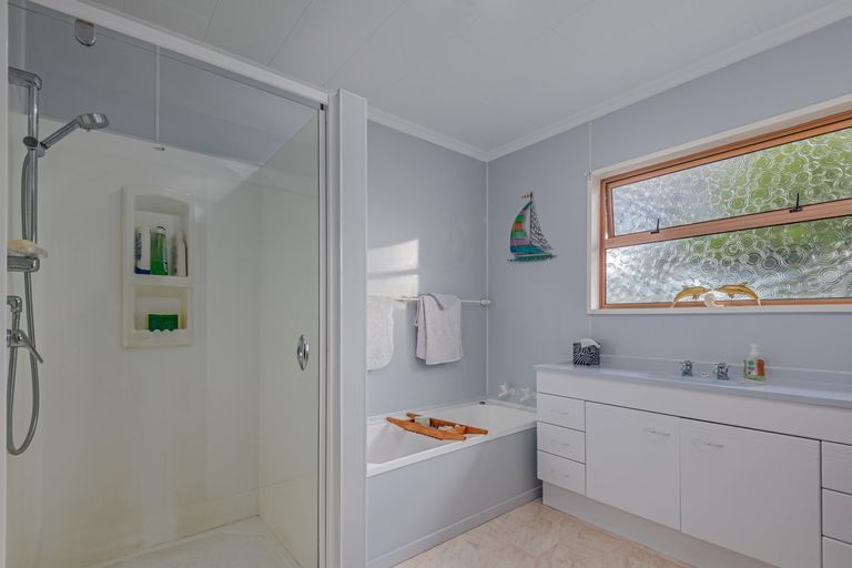 Photo of property in 17 Moyne Avenue, Milson, Palmerston North, 4414