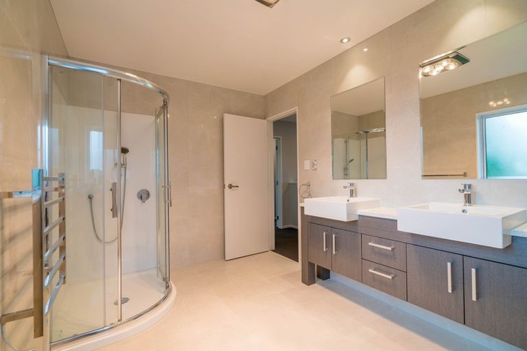 Photo of property in 24a Bradbury Road, Botany Downs, Auckland, 2010