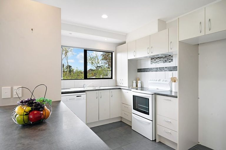 Photo of property in 1/86a West Drive, West Harbour, Auckland, 0618