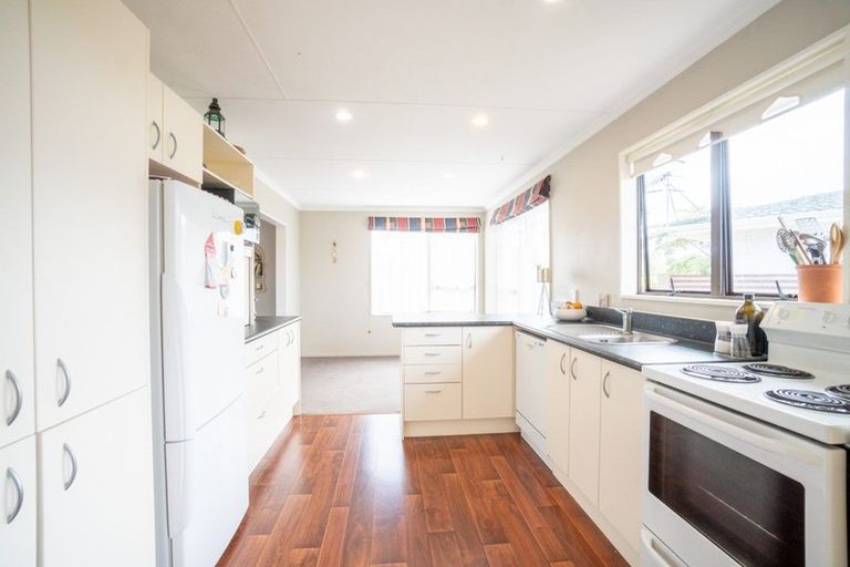 Photo of property in 37 Humphries Place, Awapuni, Palmerston North, 4412