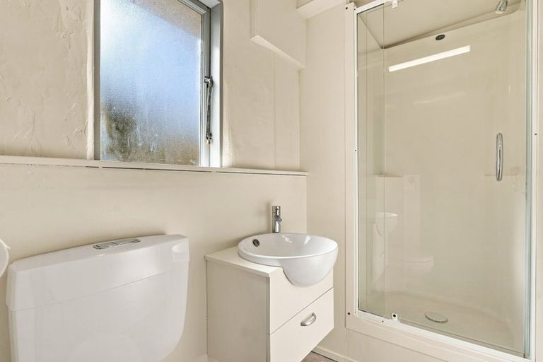 Photo of property in 49 Springs Road, Parakai, 0830