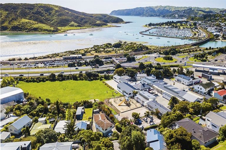 Photo of property in 18 Paremata Crescent, Paremata, Porirua, 5024