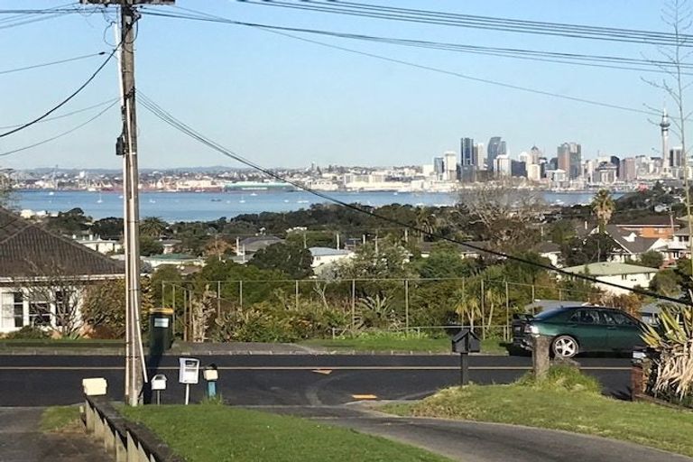 Photo of property in 95 Ocean View Road, Hillcrest, Auckland, 0627