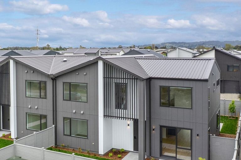 Photo of property in 4 Park Green Avenue, Rosehill, Papakura, 2113