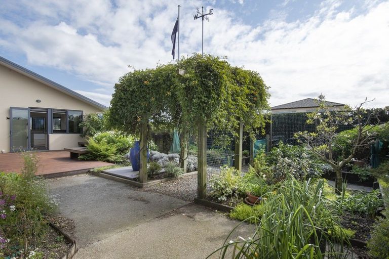 Photo of property in 28 Noble Johnston Drive, Katikati, 3129