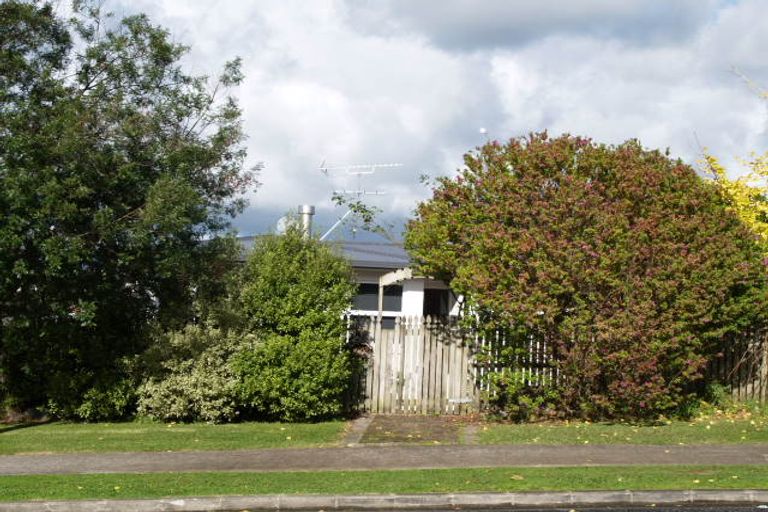 Photo of property in 1/19 Churchill Road, Cockle Bay, Auckland, 2014