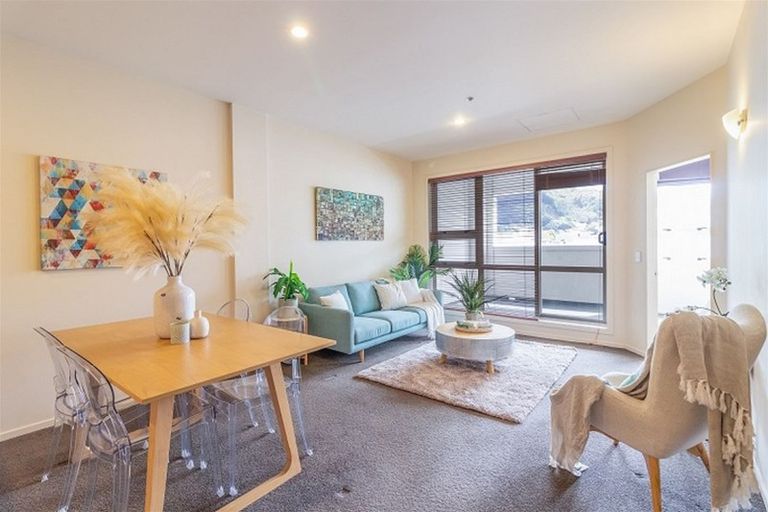 Photo of property in Stadium Garden Flats, 305/107 Thorndon Quay, Pipitea, Wellington, 6011