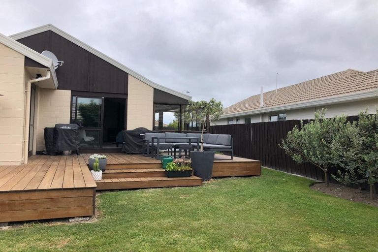 Photo of property in 20 Sawtell Place, Northcote, Christchurch, 8052