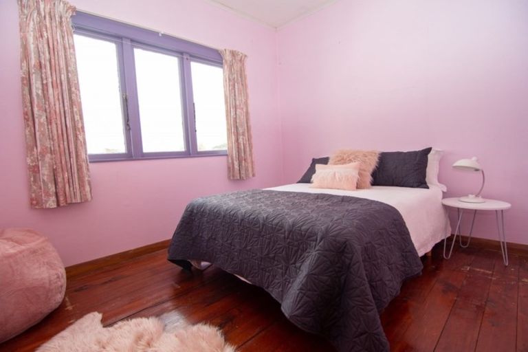 Photo of property in 98 Brandon Street, Featherston, 5710