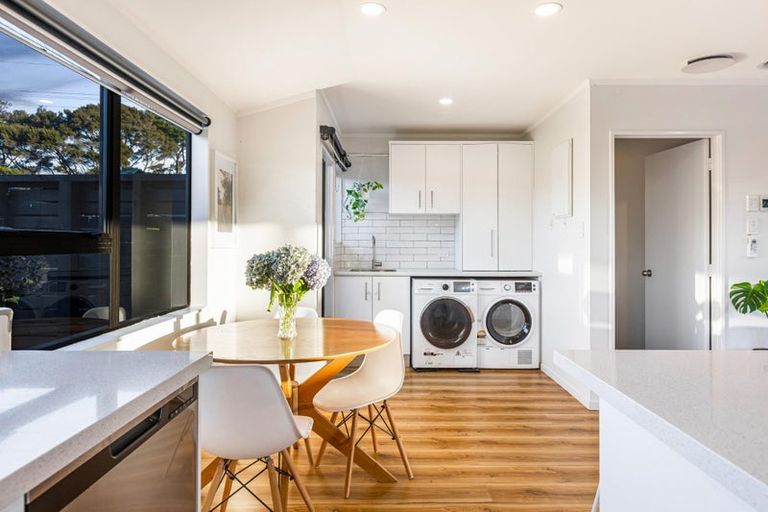 Photo of property in 130 Colwill Road, Massey, Auckland, 0614