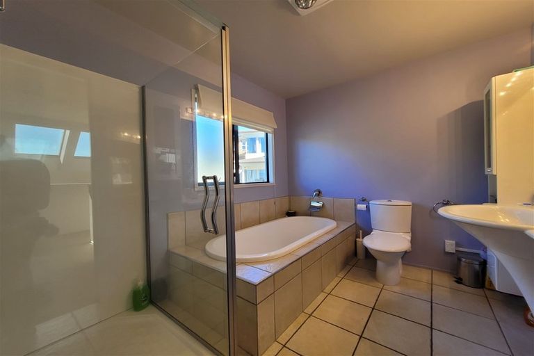 Photo of property in 28 Tamworth Crescent, Newlands, Wellington, 6037