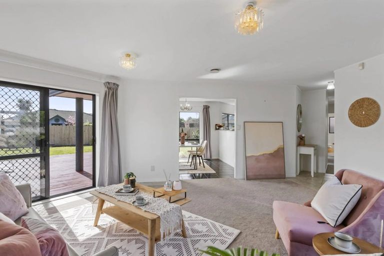 Photo of property in 73 Burswood Drive, Burswood, Auckland, 2013