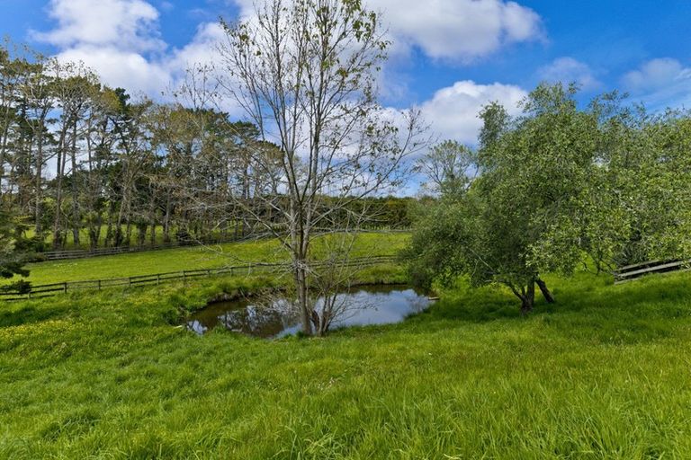 Photo of property in 9 Dysart Lane, Kumeu, 0891