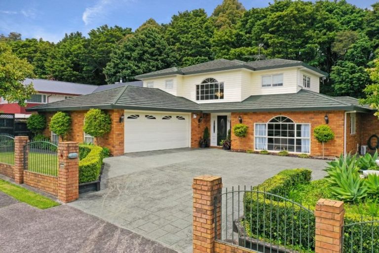 Photo of property in 25 Walpole Avenue, Hillpark, Auckland, 2102