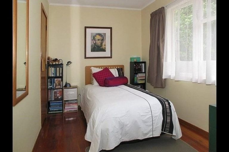 Photo of property in 139 Ruskin Road, Newlands, Wellington, 6037