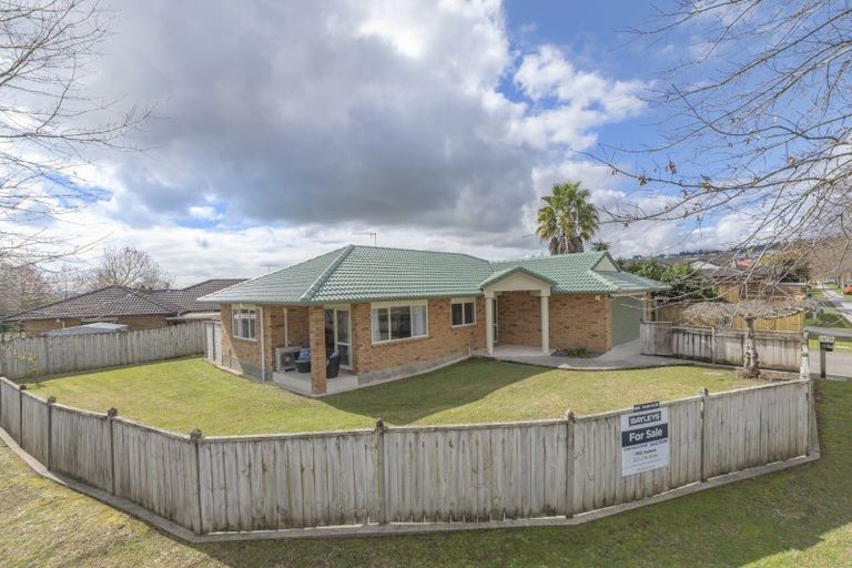 Photo of property in 14 Carisbrook Crescent, Papakura, 2110