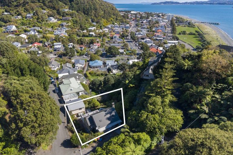 Photo of property in 11 Russo Terrace, Eastbourne, Lower Hutt, 5013