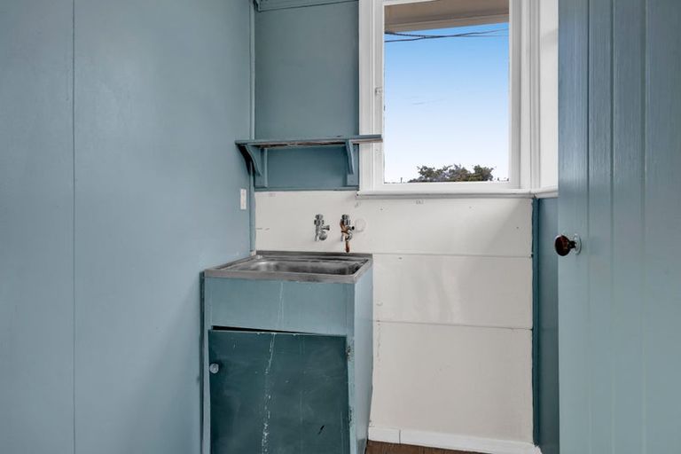 Photo of property in 6 Mcguire Street, Hawera, 4610