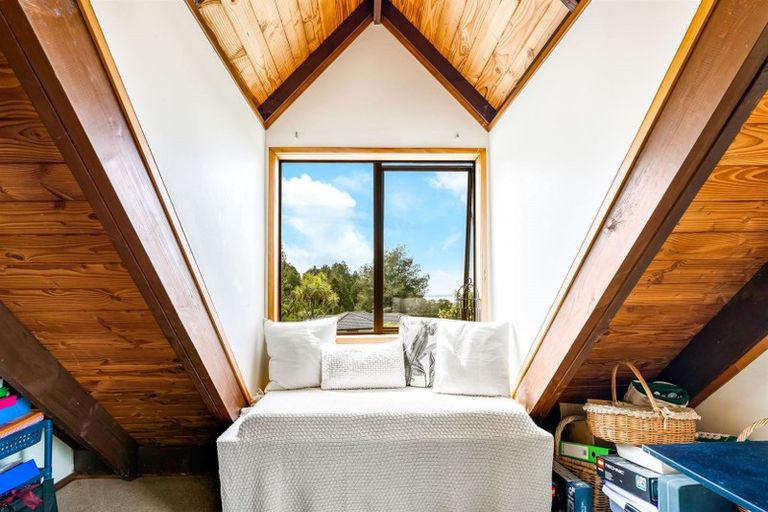 Photo of property in 21 Reynolds Place, Torbay, Auckland, 0630