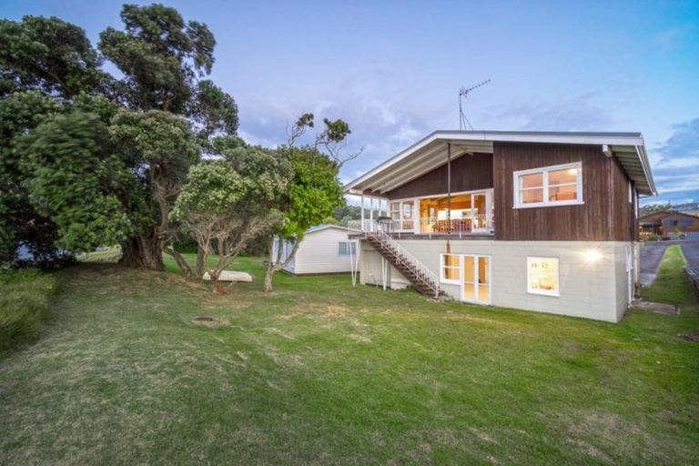 Photo of property in 66 Tindalls Bay Road, Tindalls Beach, Whangaparaoa, 0930