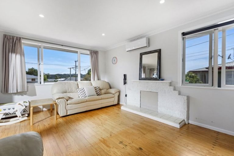 Photo of property in 1/25 Fairclough Road, Beach Haven, Auckland, 0626