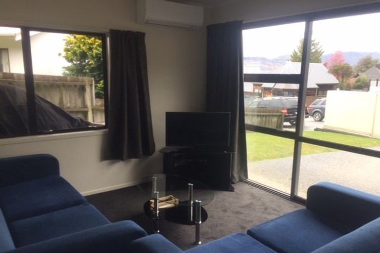 Photo of property in 25 Sainsbury Road, Fernhill, Queenstown, 9300