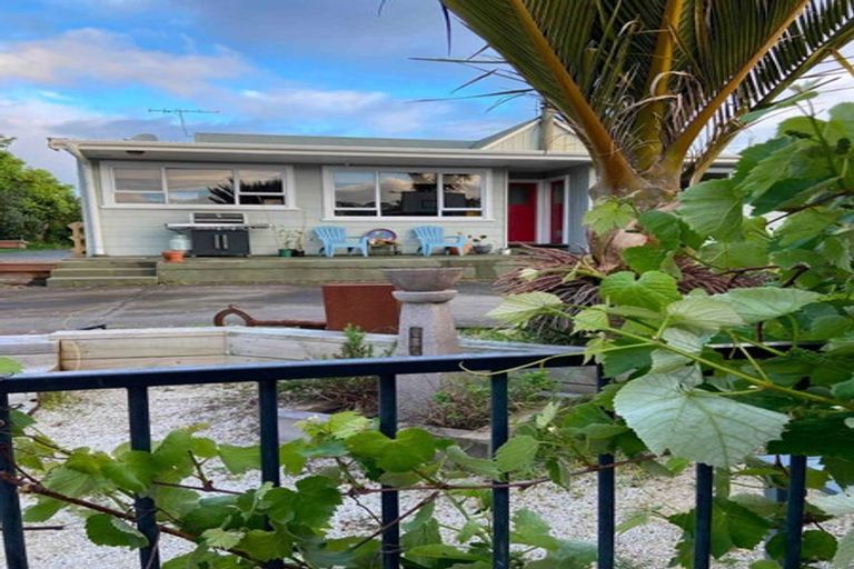 Photo of property in 22 Takiroa Street, Urenui, 4375