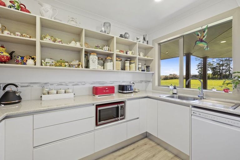 Photo of property in 32 Arthur Road, Paraite, New Plymouth, 4373